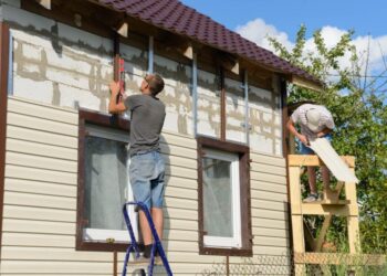 Vinyl Siding: Costs and Key Considerations, Explained (2025)